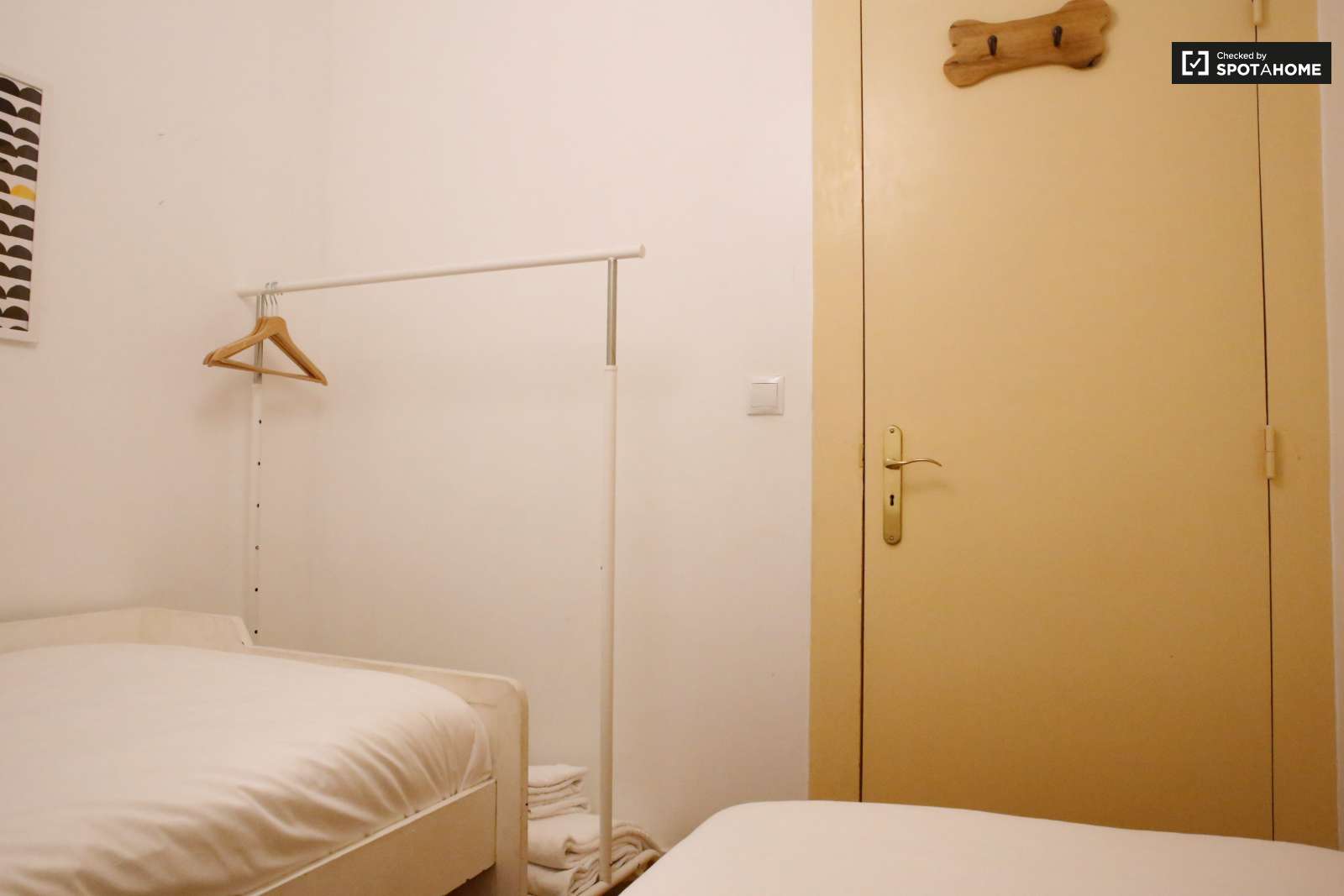 Excellent 3-bedroom apartment for rent near Feira da Ladra in Graça