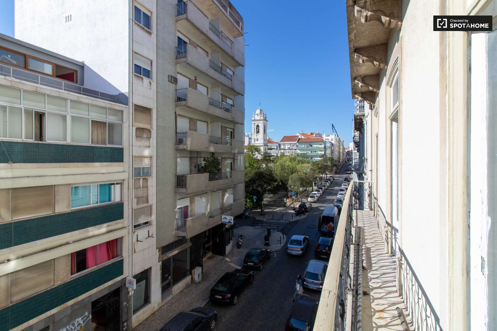 Single Bed in Rooms to rent in 8-bedroom apartment near Instituto Superior Técnico in Arroios