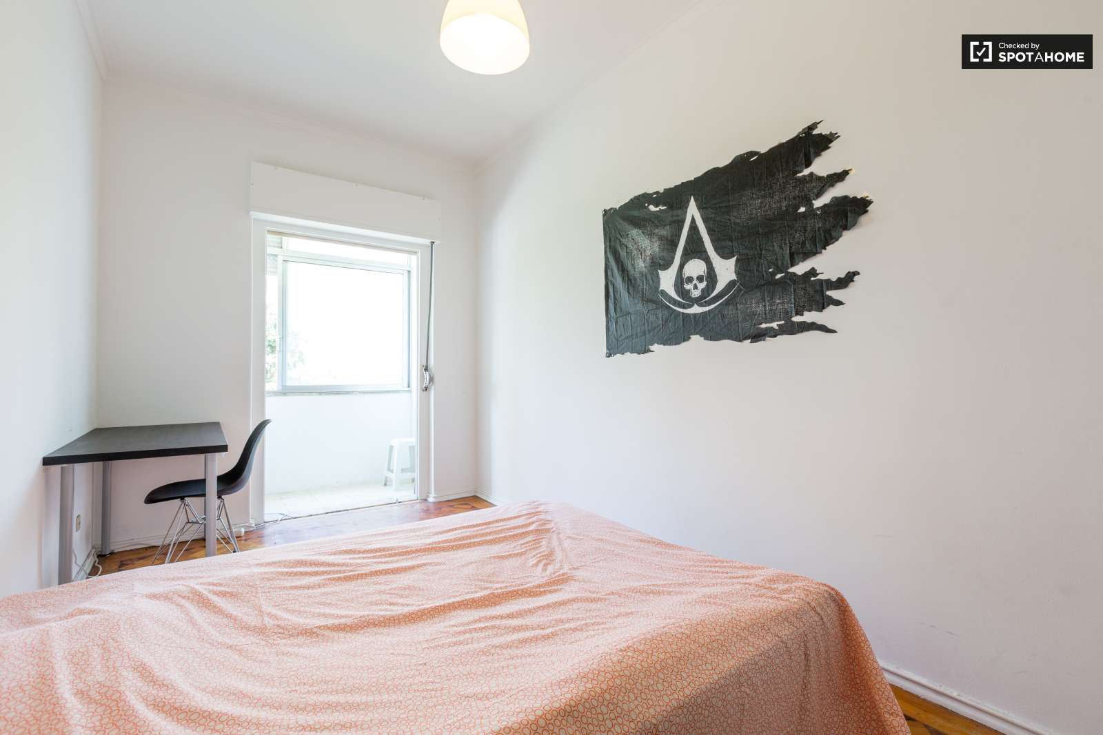 Large and Confortable Room for Rent in Cacém near Lisbon