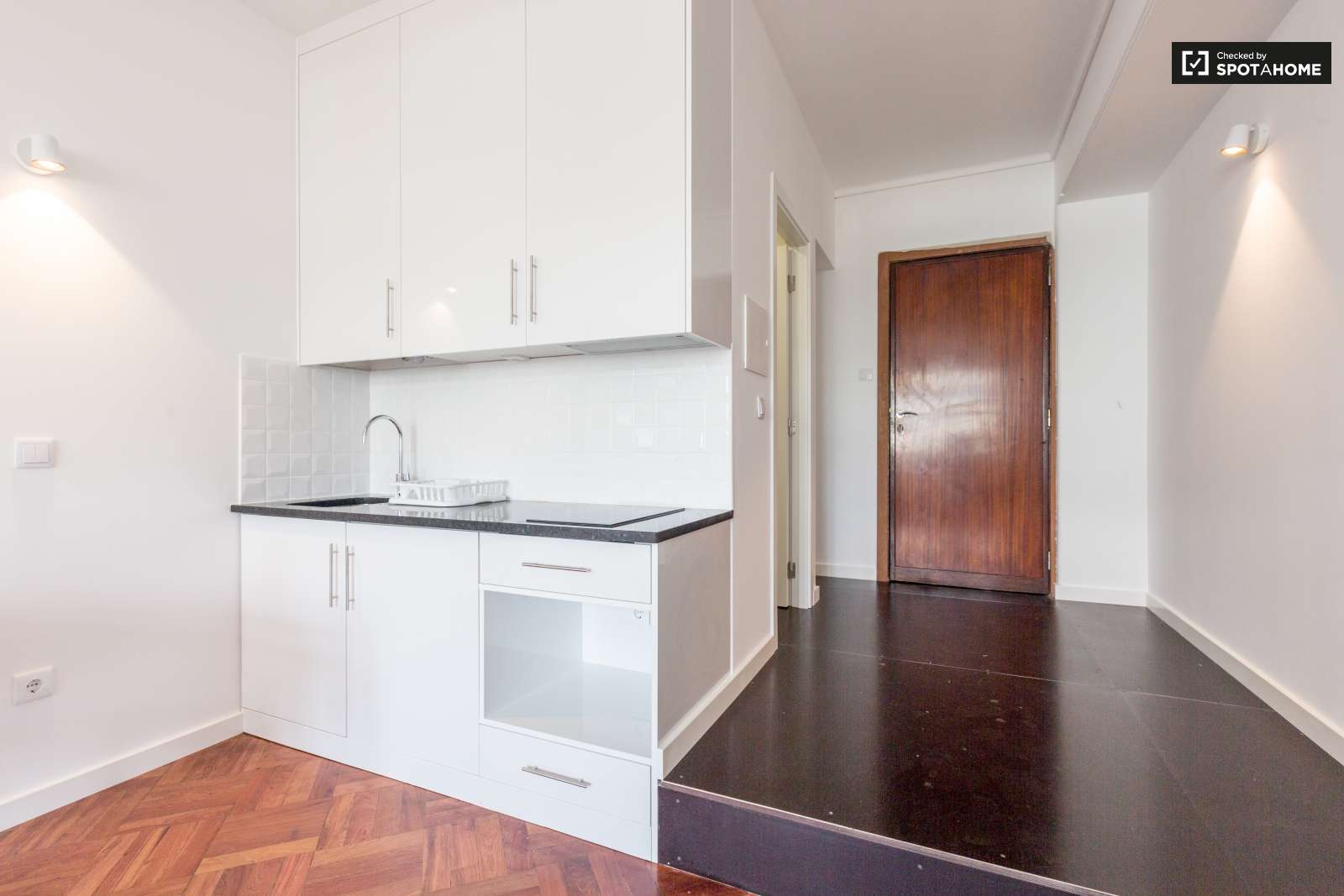 Nicely renovated studio apartment for rent in Anjos