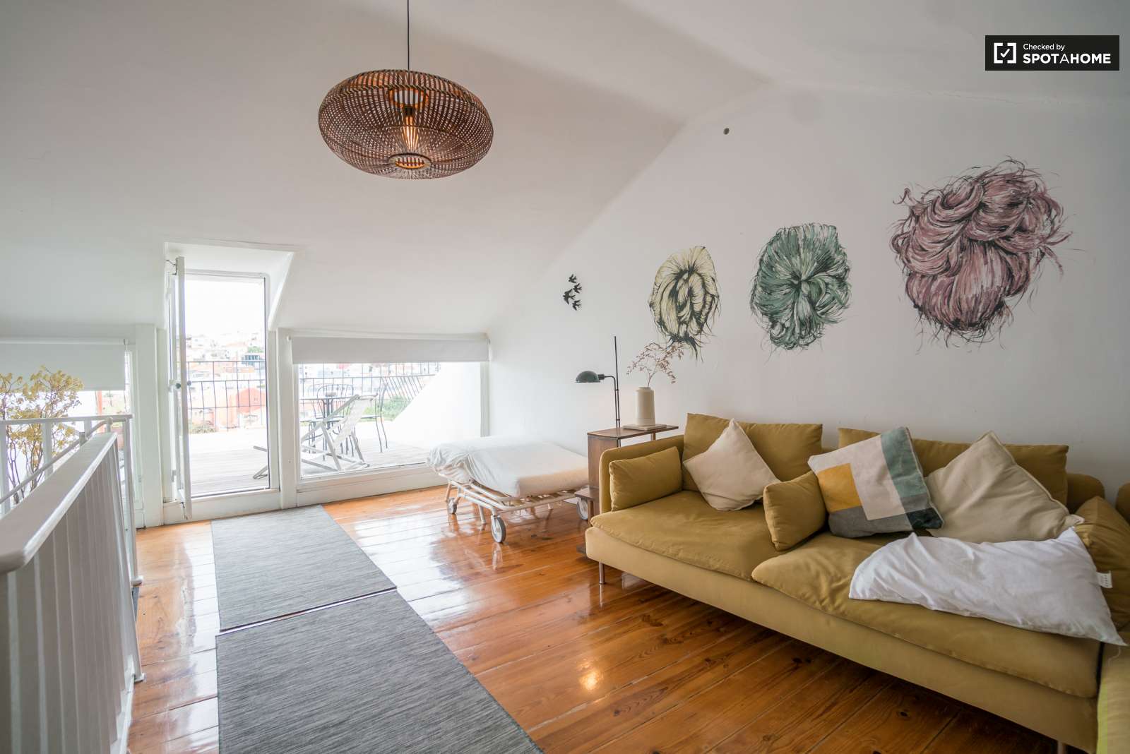 Beautiful 1-bedroom duplex apartment with terrace for rent in Santos