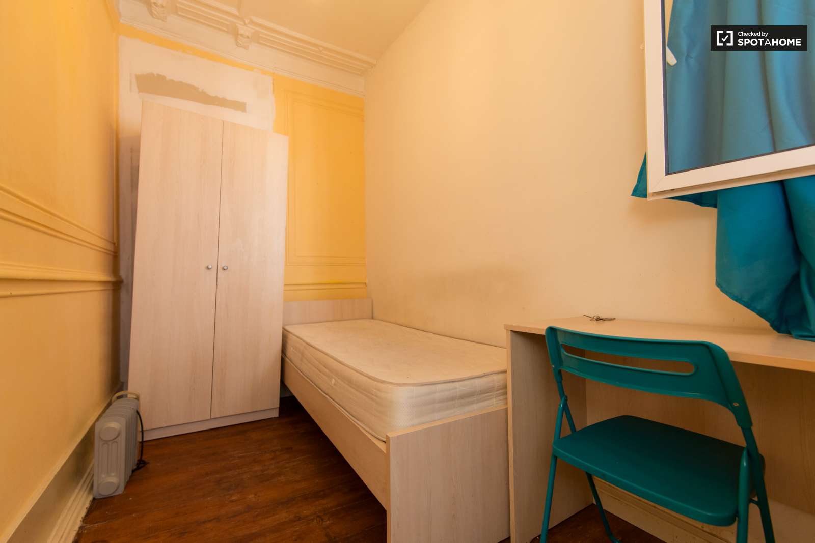 Quarto com WC privativo no centro de Lisboa, ambiente tranquilo e confortável