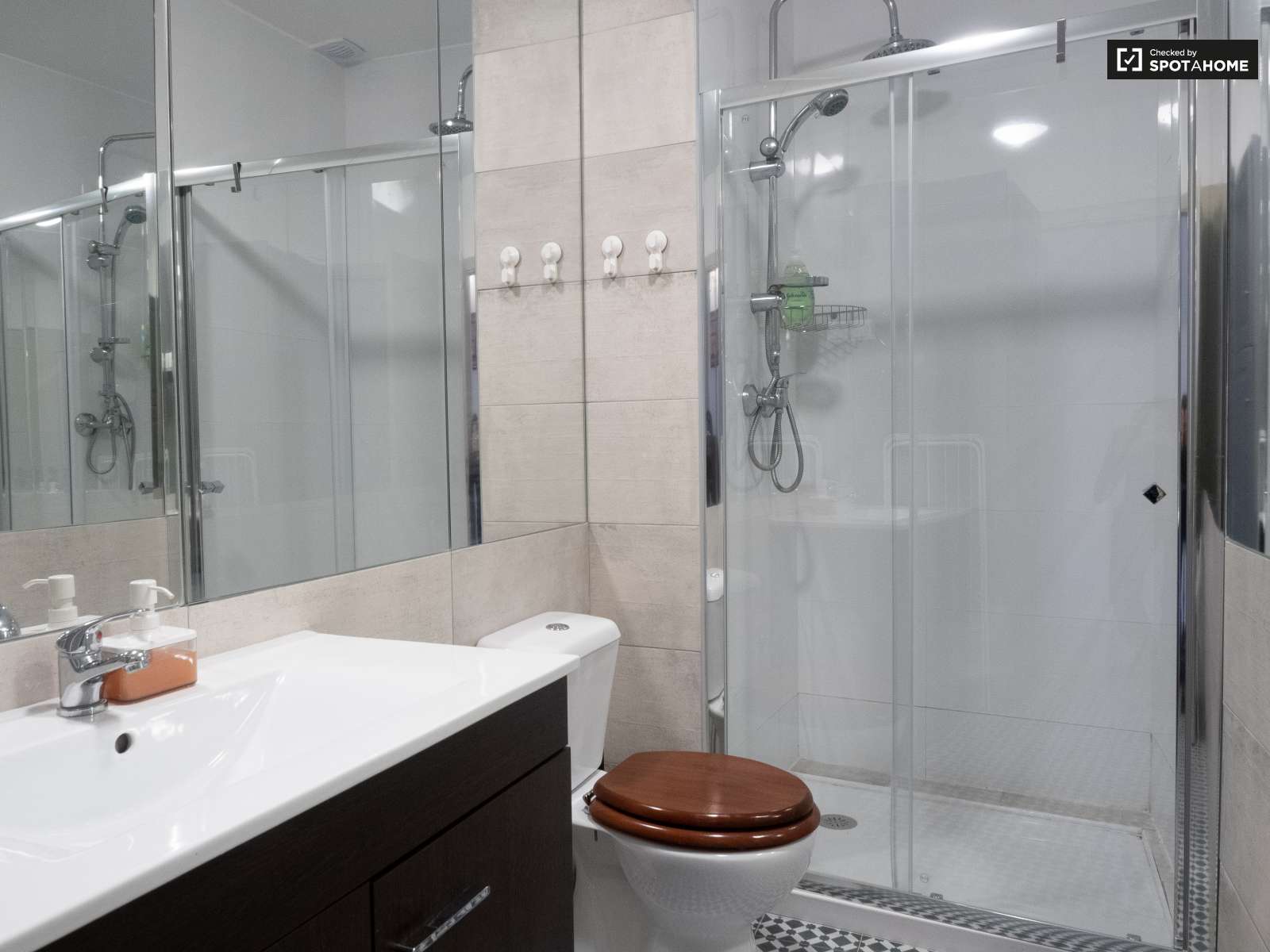 Chic 2-bedroom apartment for rent in Estrela