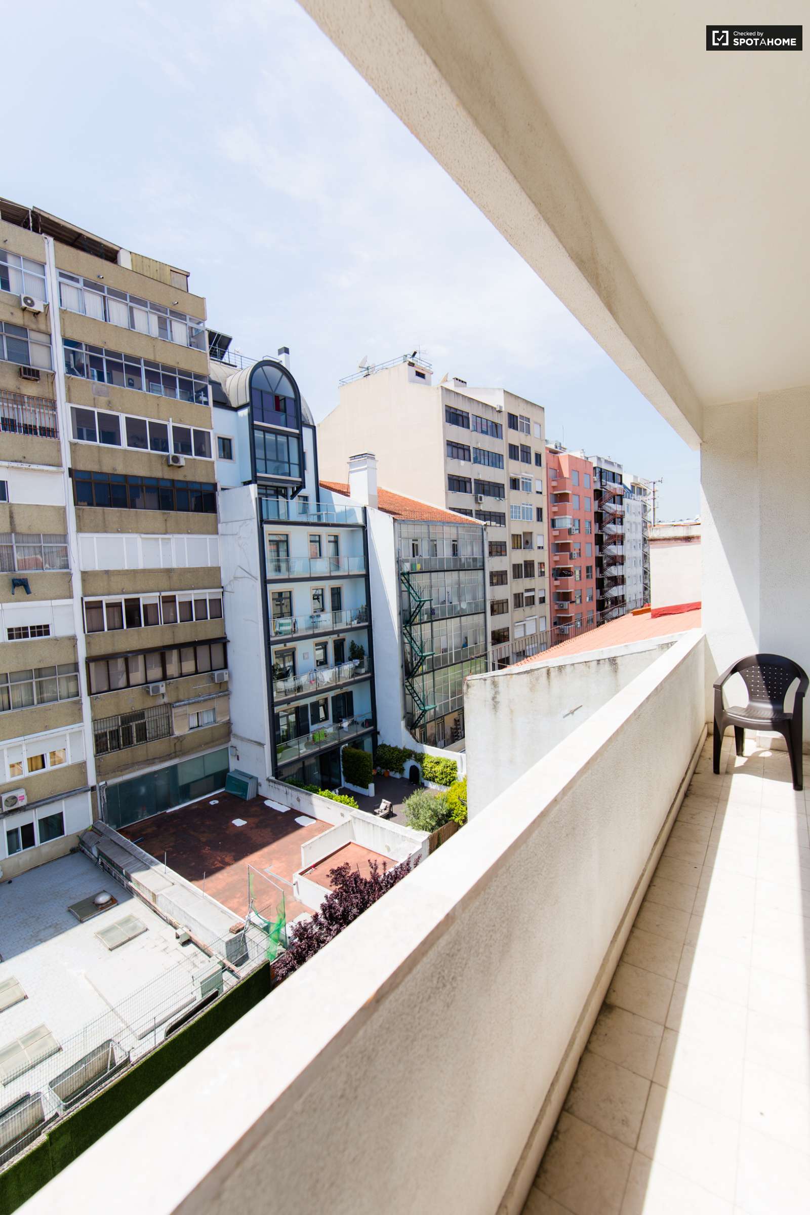 Single Bed in Furnished rooms for rent in super cool shared students residence in Avenidas Nova