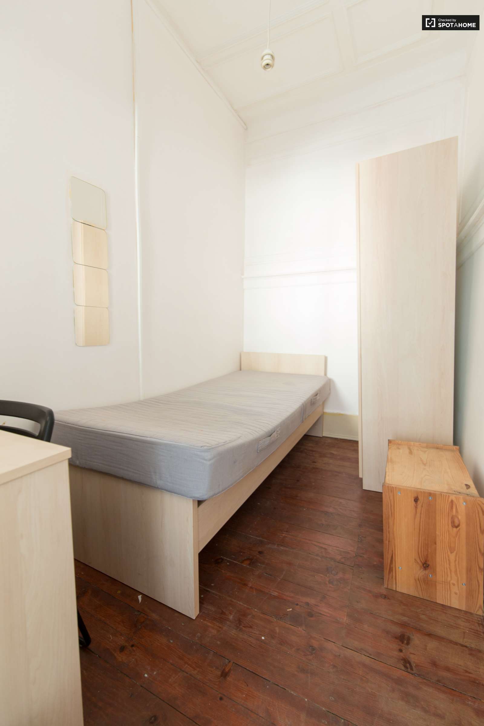 Single Bed in Furnished rooms for rent in 7-bedroom apartment in Avenidas Nova