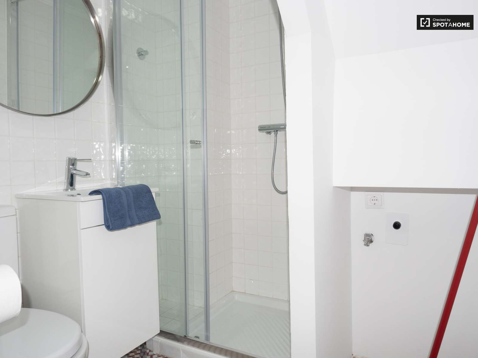 Bright studio apartment for rent in Ajuda