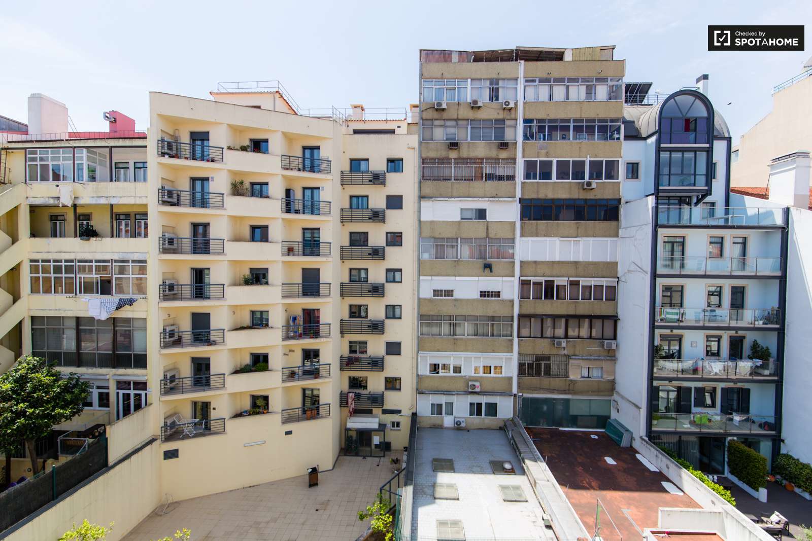 Single Bed in Furnished rooms for rent in super cool shared students residence in Avenidas Nova