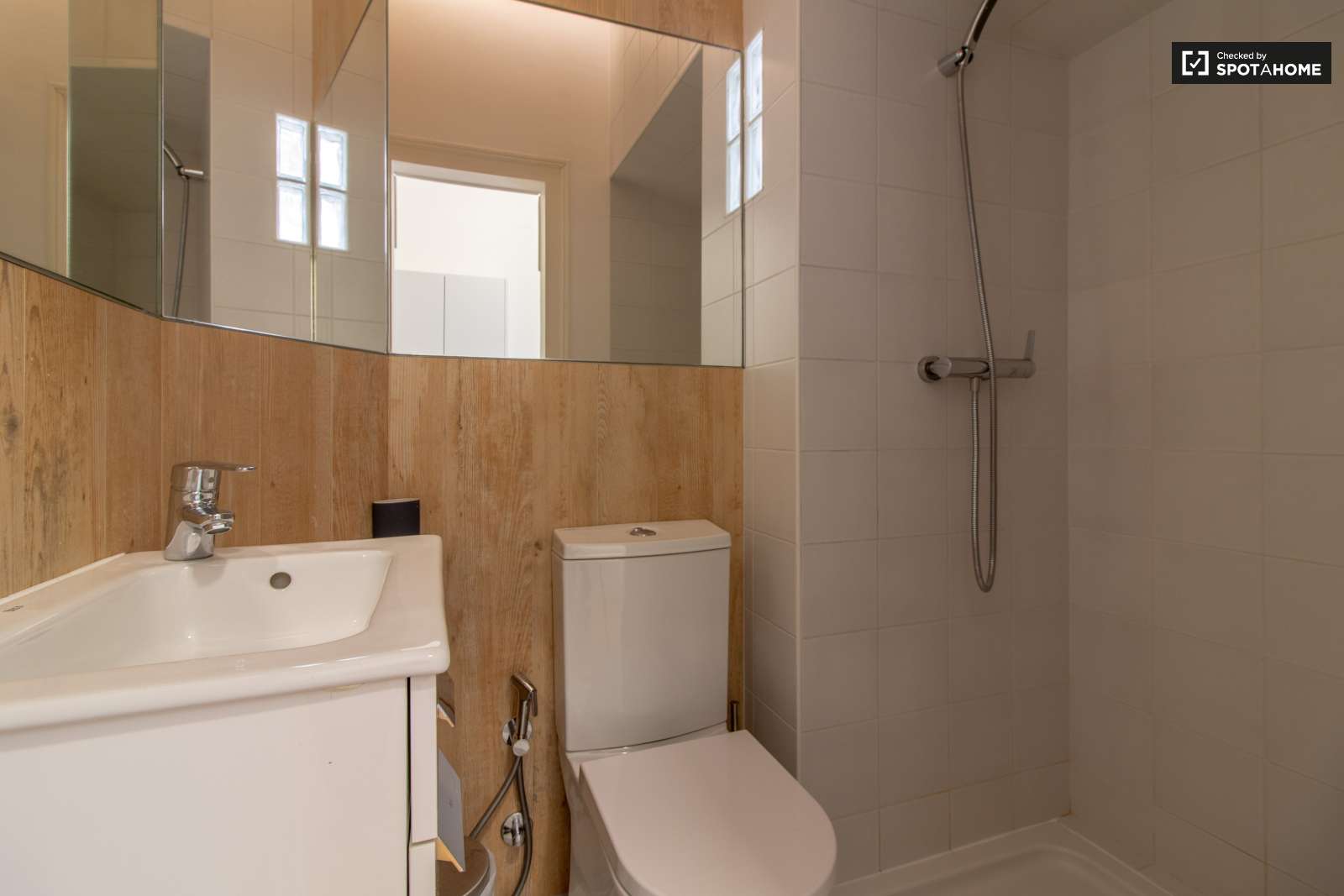 2-bedroom apartment for rent in Arroios