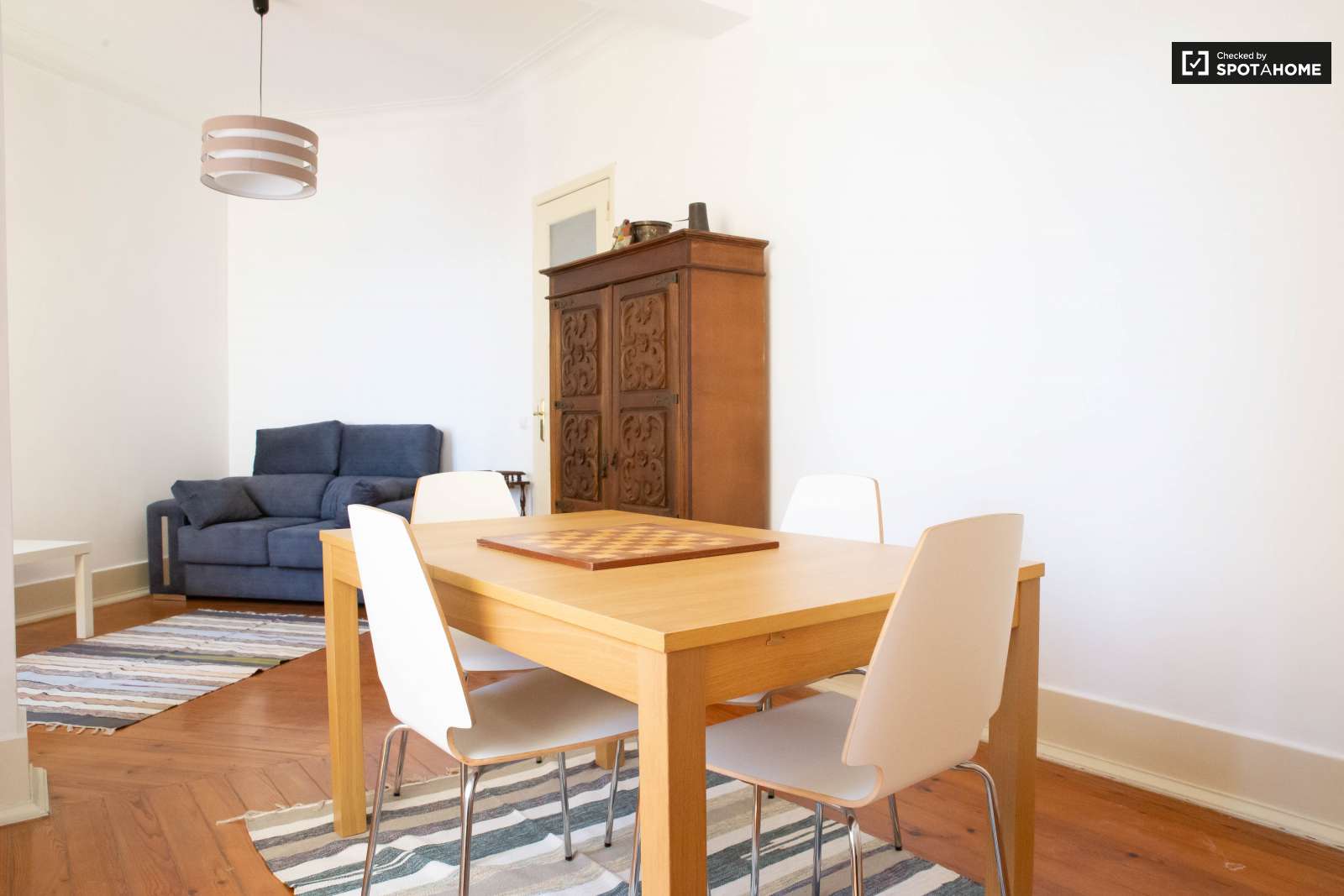 Renovated 3-bedroom apartment for rent in Graça e São Vicente