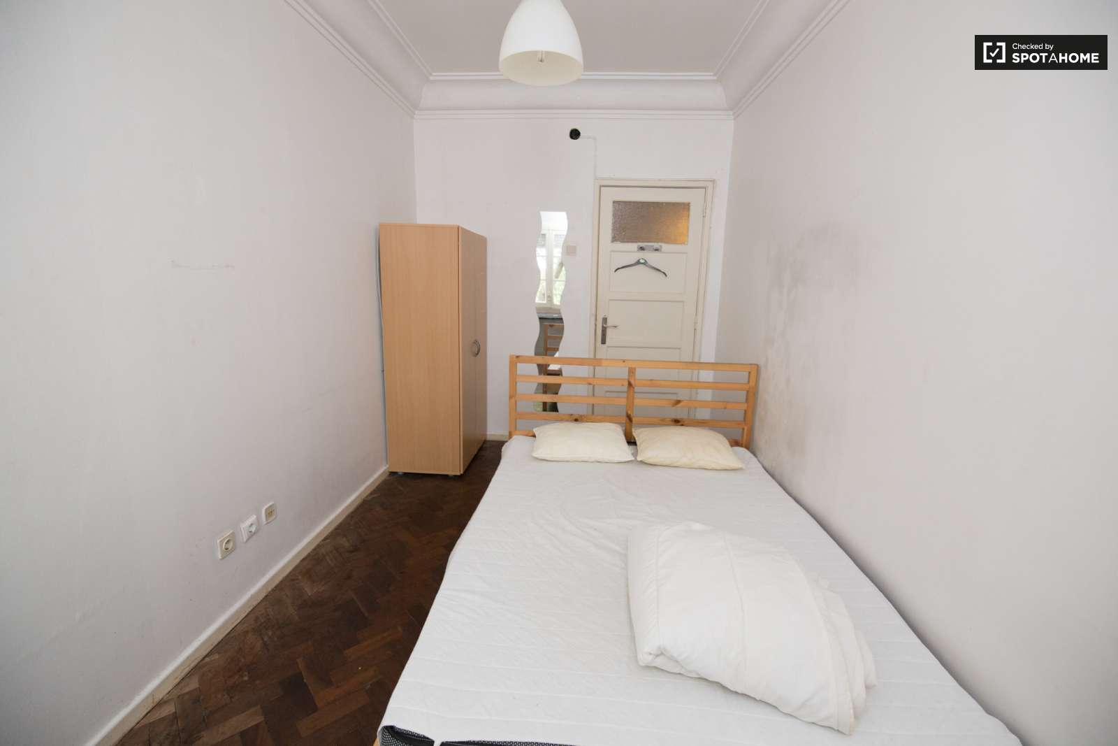 Quarto de Casal Amplo e Com Muita Luz Natural