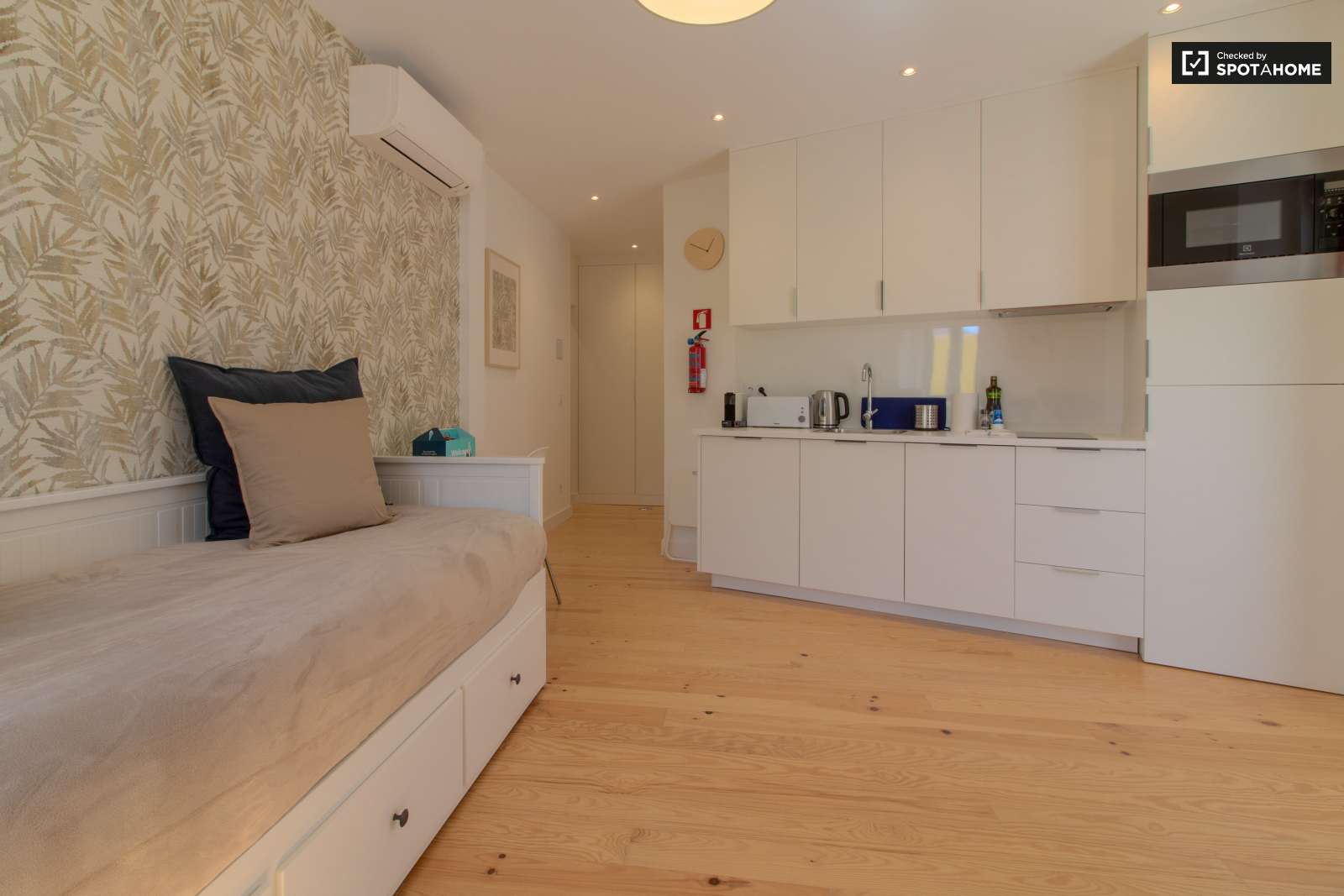 Cute studio apartment for rent in Belém