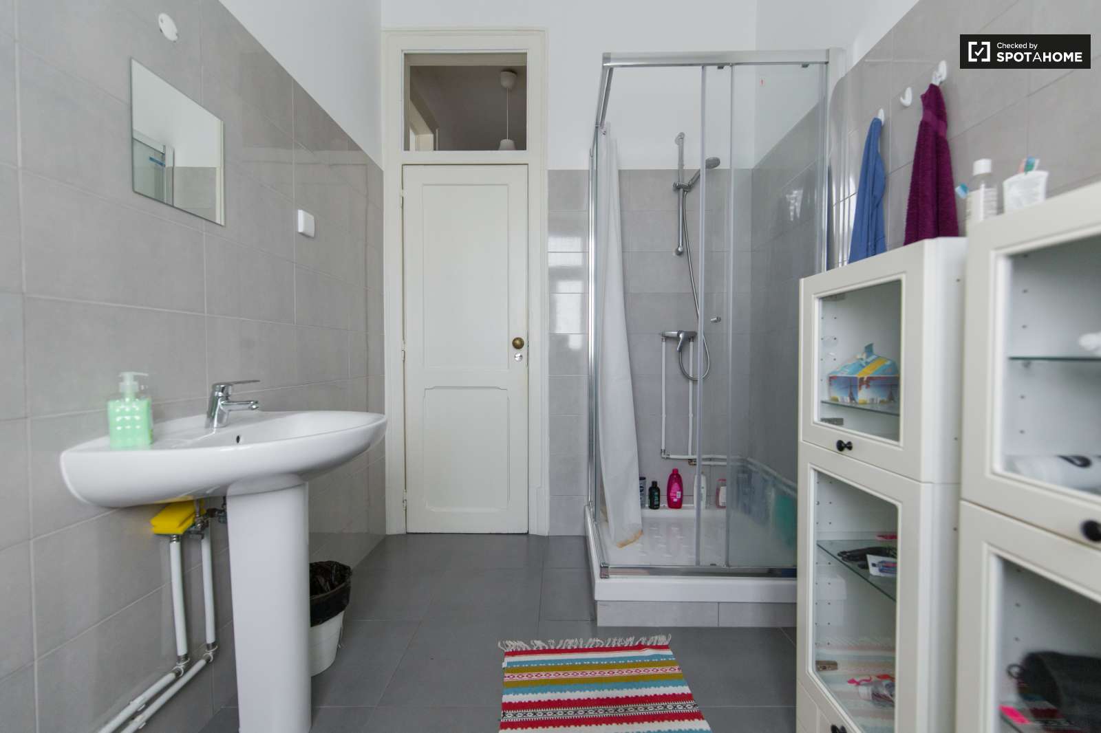 Cama individual en habitación de 4 personas