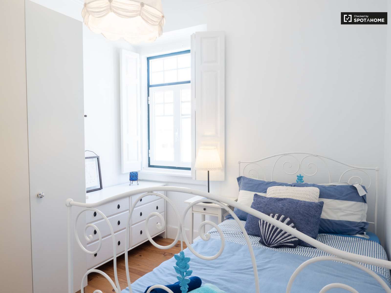 Chic 2-bedroom apartment for rent in Penha de França