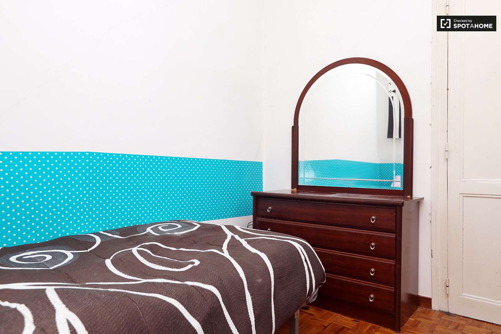 Single Bed in Rooms for rent in 3-bedroom apartment in Arroios