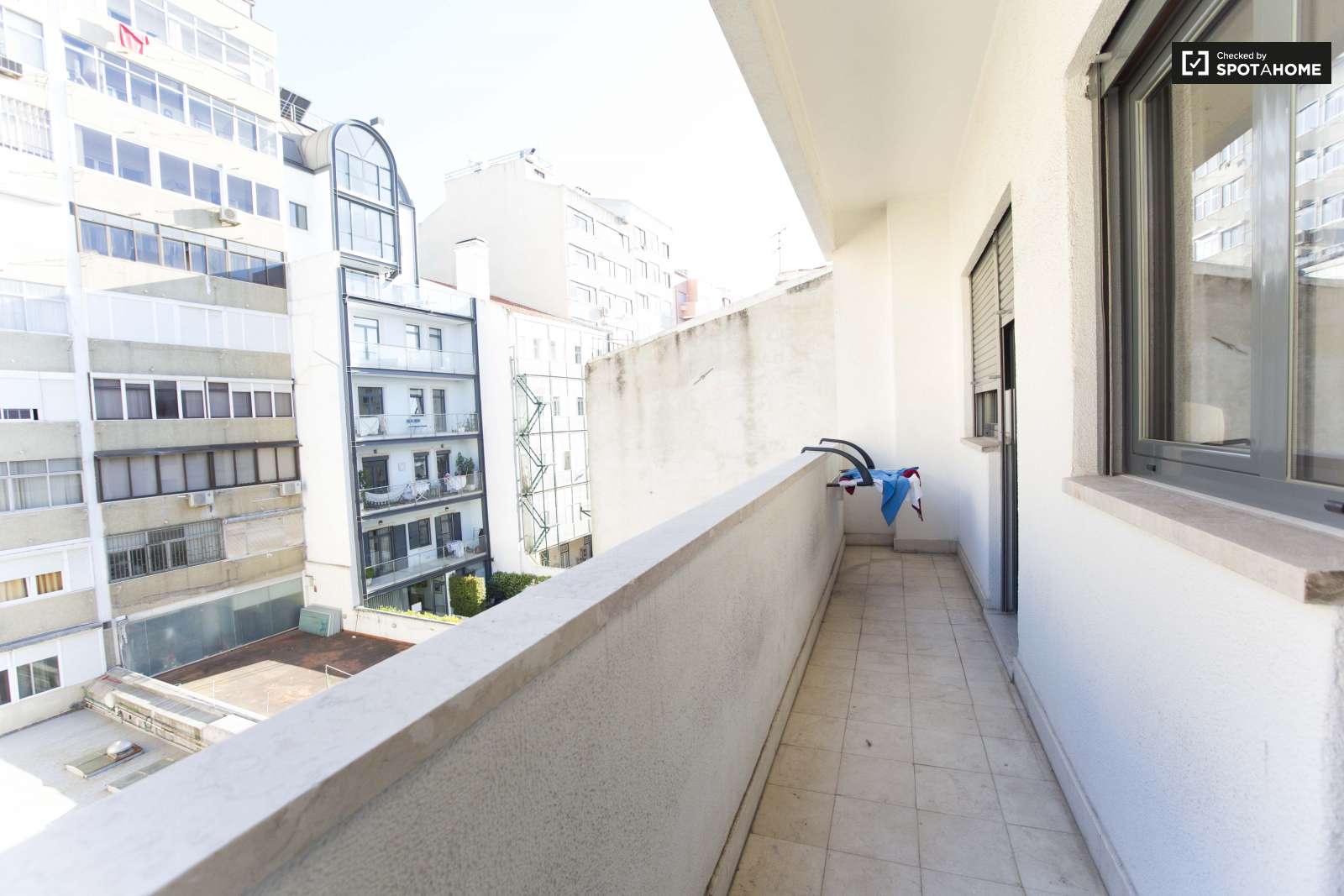 Single Bed in Furnished rooms for rent in super cool shared students residence in Avenidas Nova