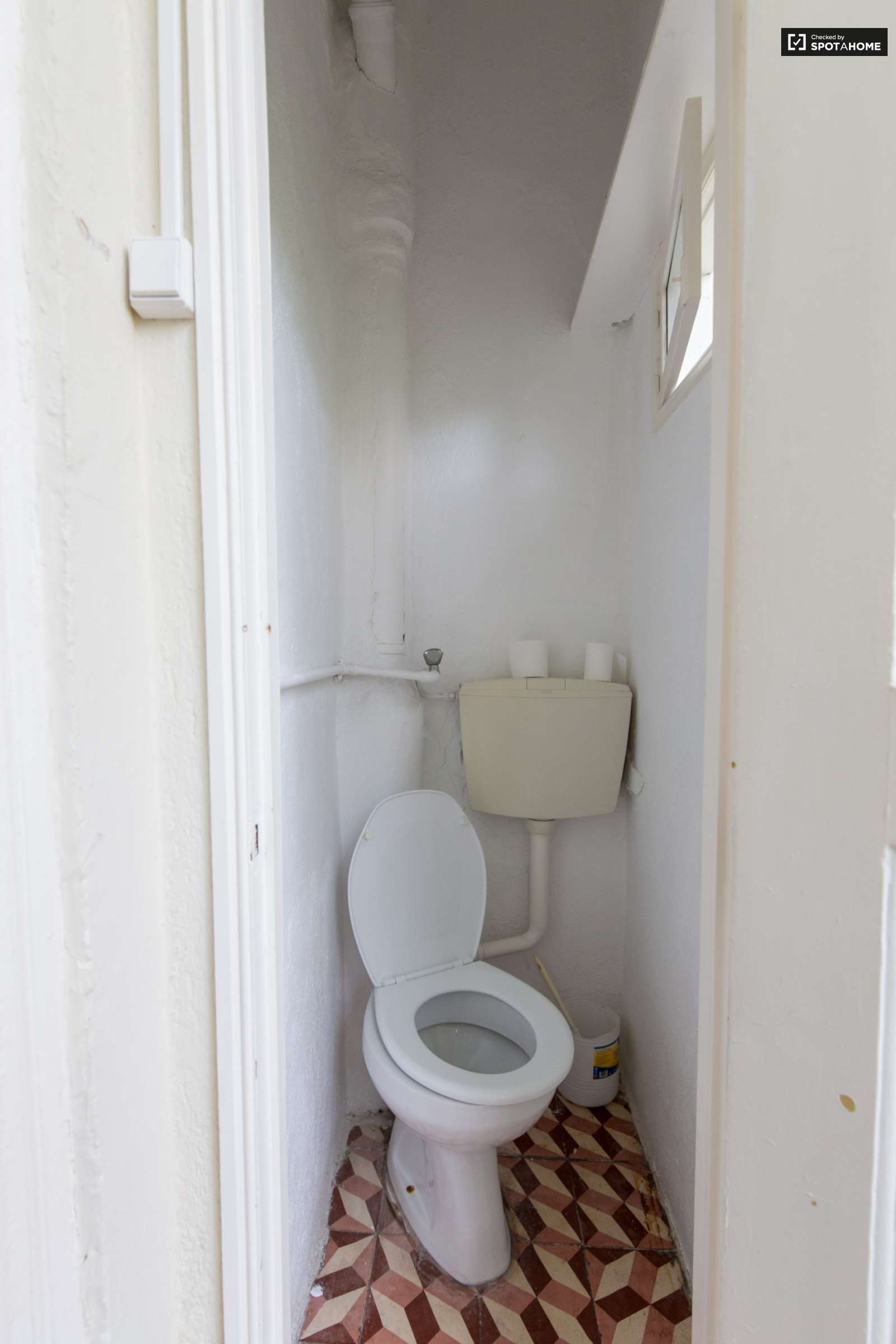 Single Bed in Modern rooms for rent in 6-bedroom apartment in Avenidas Novas