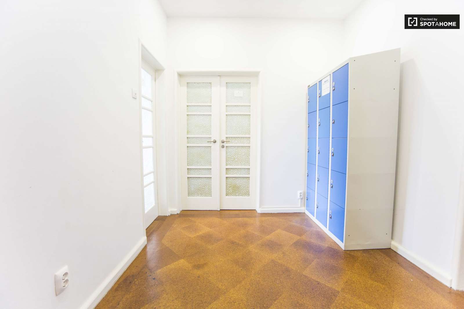 double room next LARANJEIRO METRO, ALMADA, LISBON