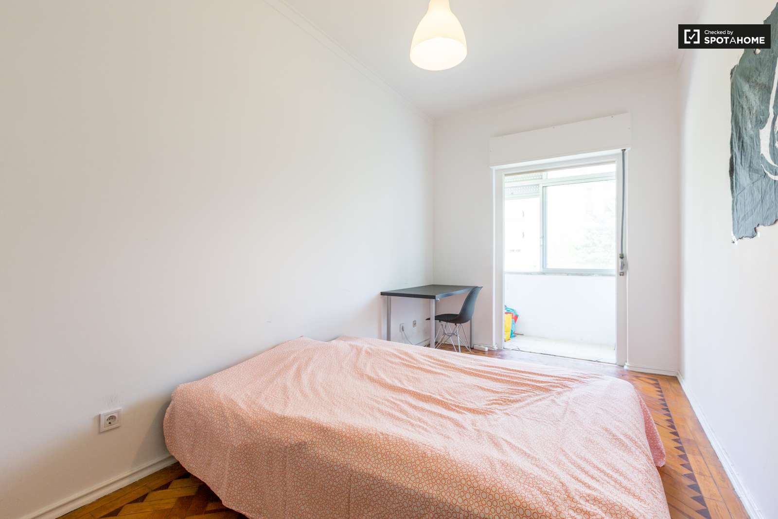 Large and Confortable Room for Rent in Cacém near Lisbon