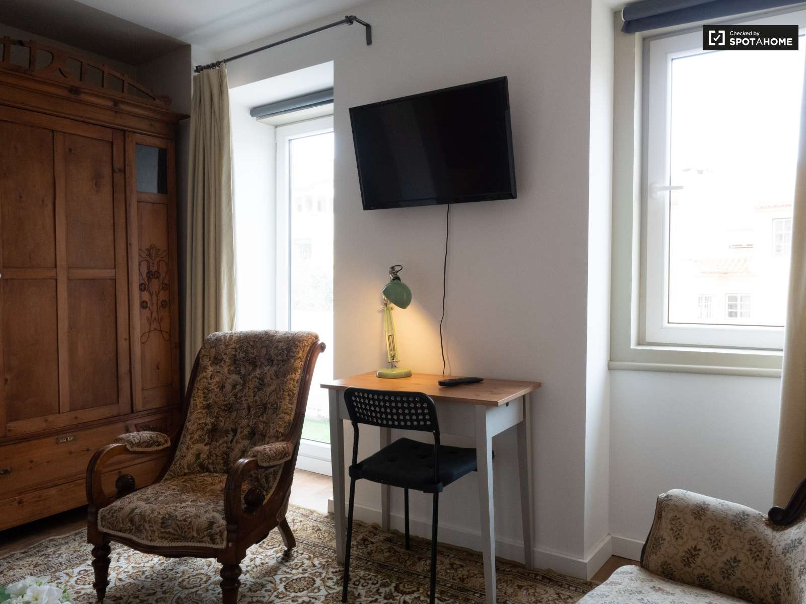 Chic 2-bedroom apartment for rent in Estrela