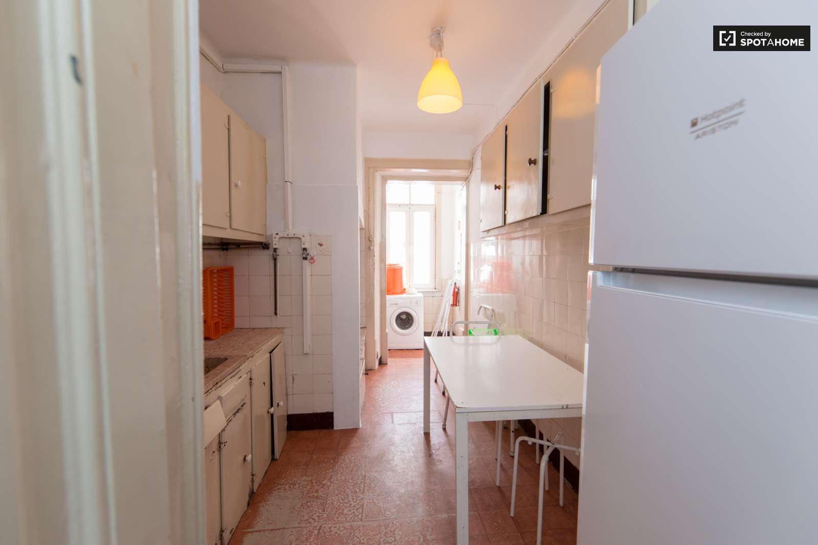 Large and Sunny Room for Rent Condominium in Lisbon