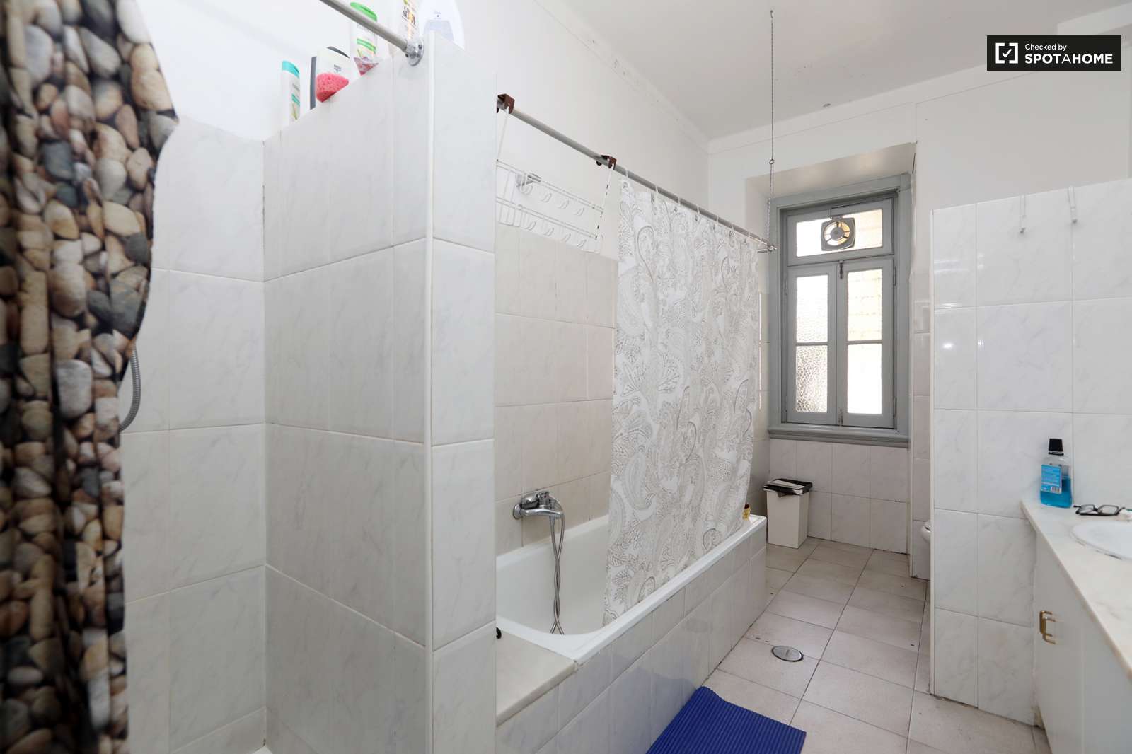 Quarto junto ao Loures Shopping