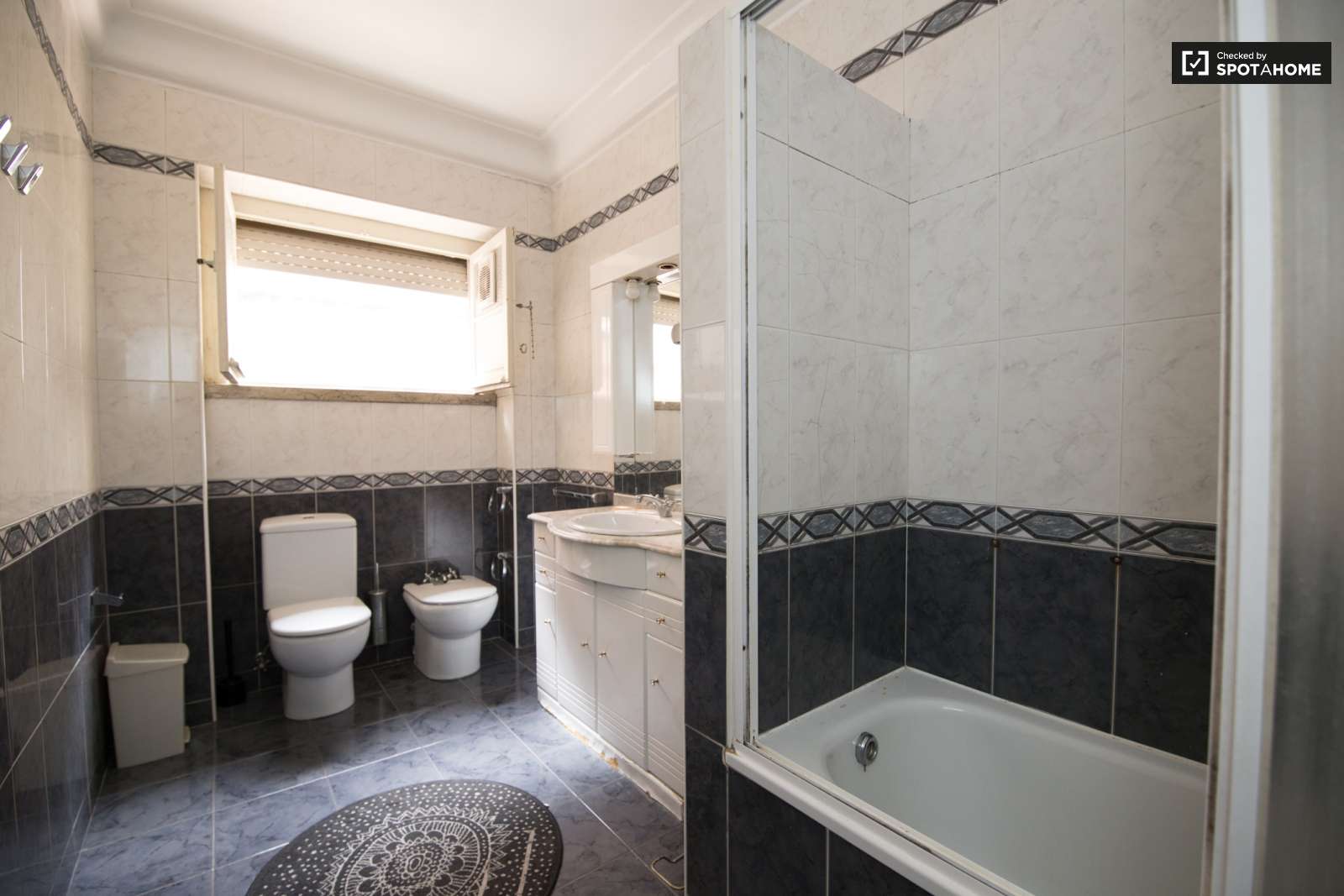 Fantastico Quarto Com Vista Sobre o Tejo e Ponte 25 Abril