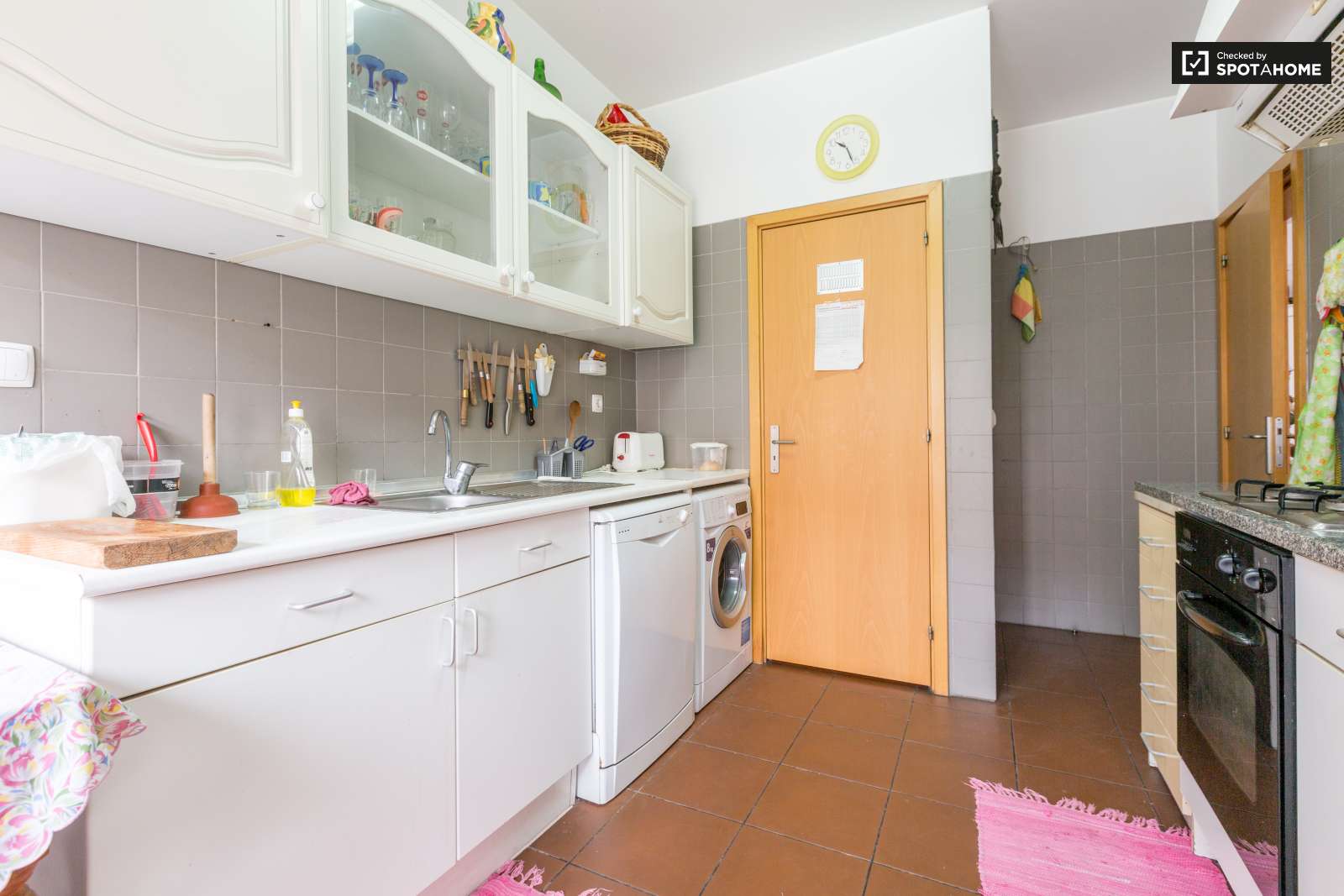 Twin Beds in Rooms for rent in 3-bedroom apartment in Lumiar