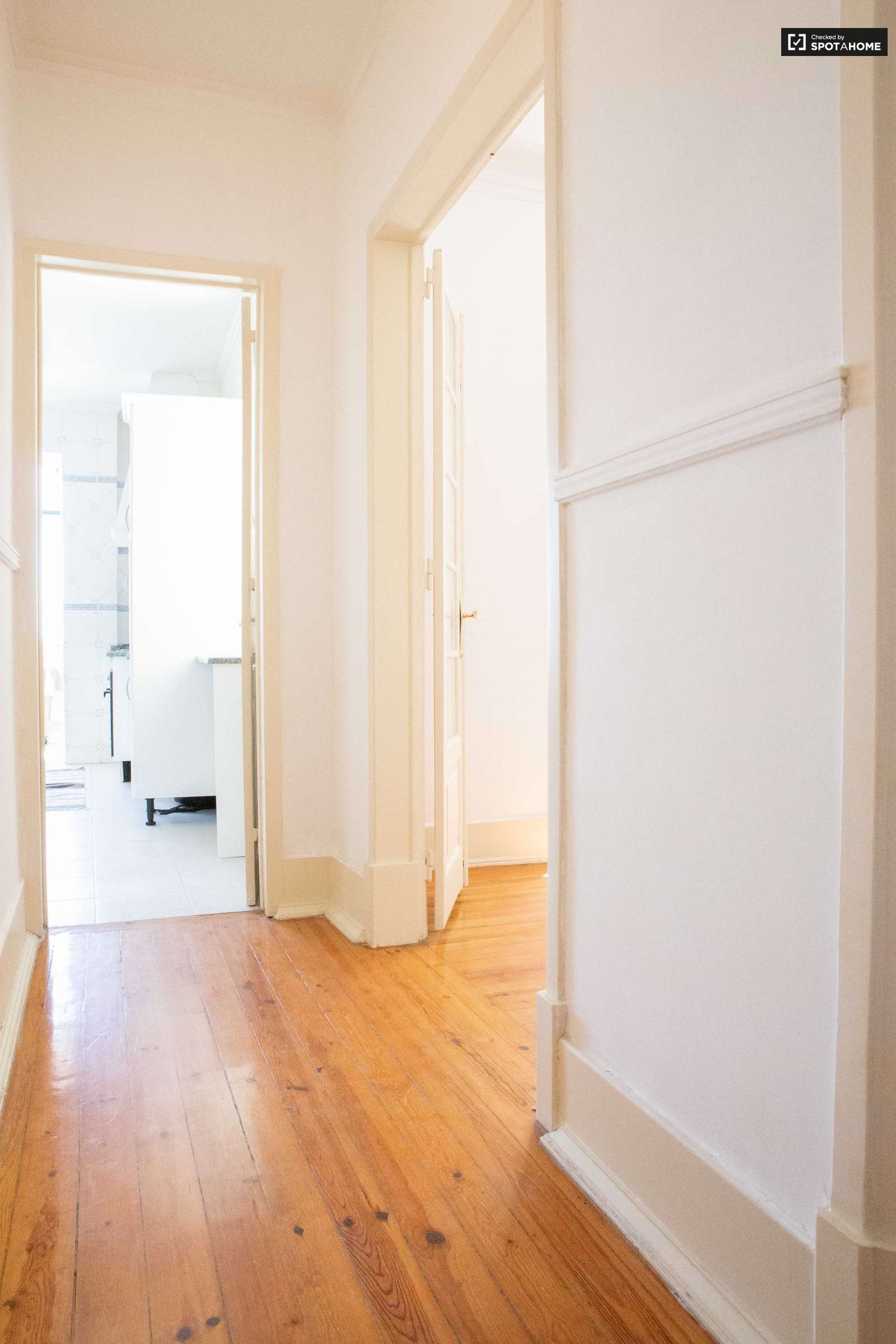 Renovated 3-bedroom apartment for rent in Graça e São Vicente