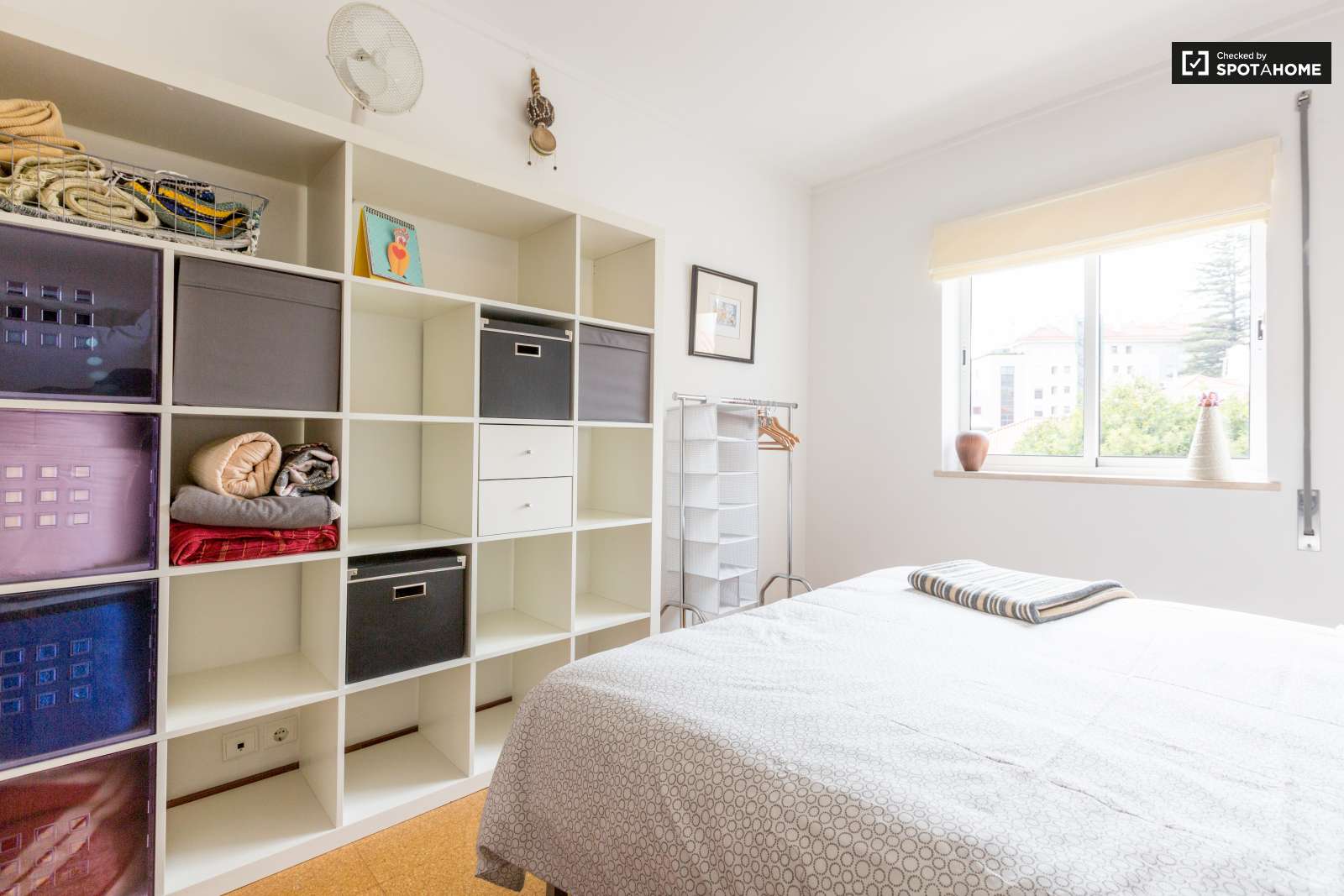 Delightful 1-bedroom apartment with parking garage for rent in Graça e São Vicente