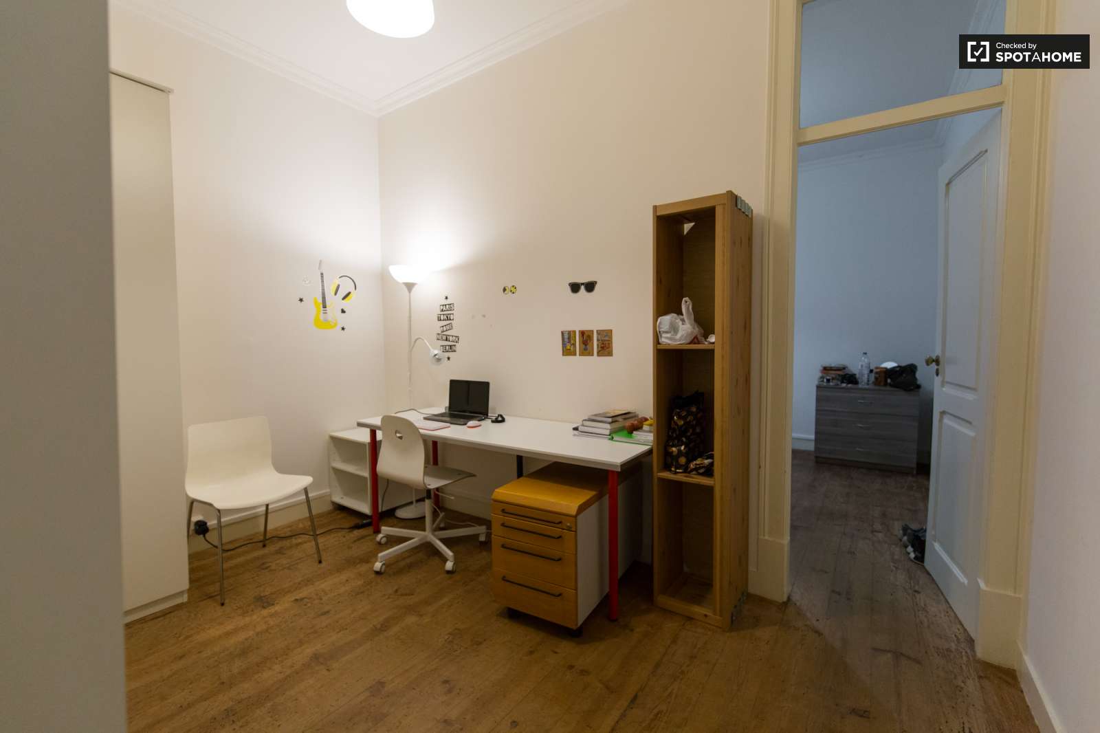 Double bed in Rooms for rent in modern 7-bedroom apartment in Avenidas Novas