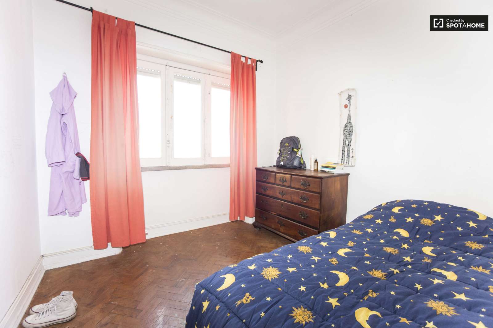 New Large sunny room central Lisbon 1km IST