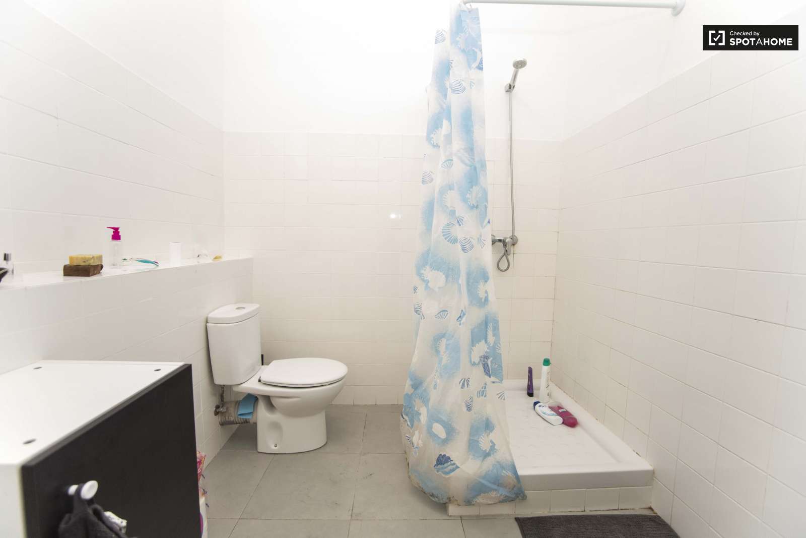 SINGLE ROOM NEXT LARANJEIRO METRO, ALMADA, LISBON