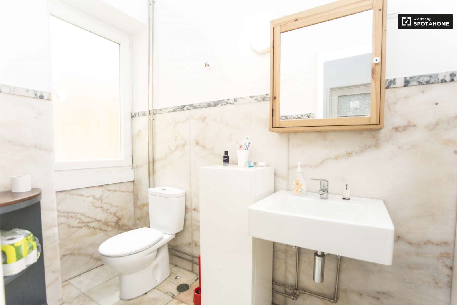 SINGLE ROOM NEXT LARANJEIRO METRO, ALMADA, LISBON