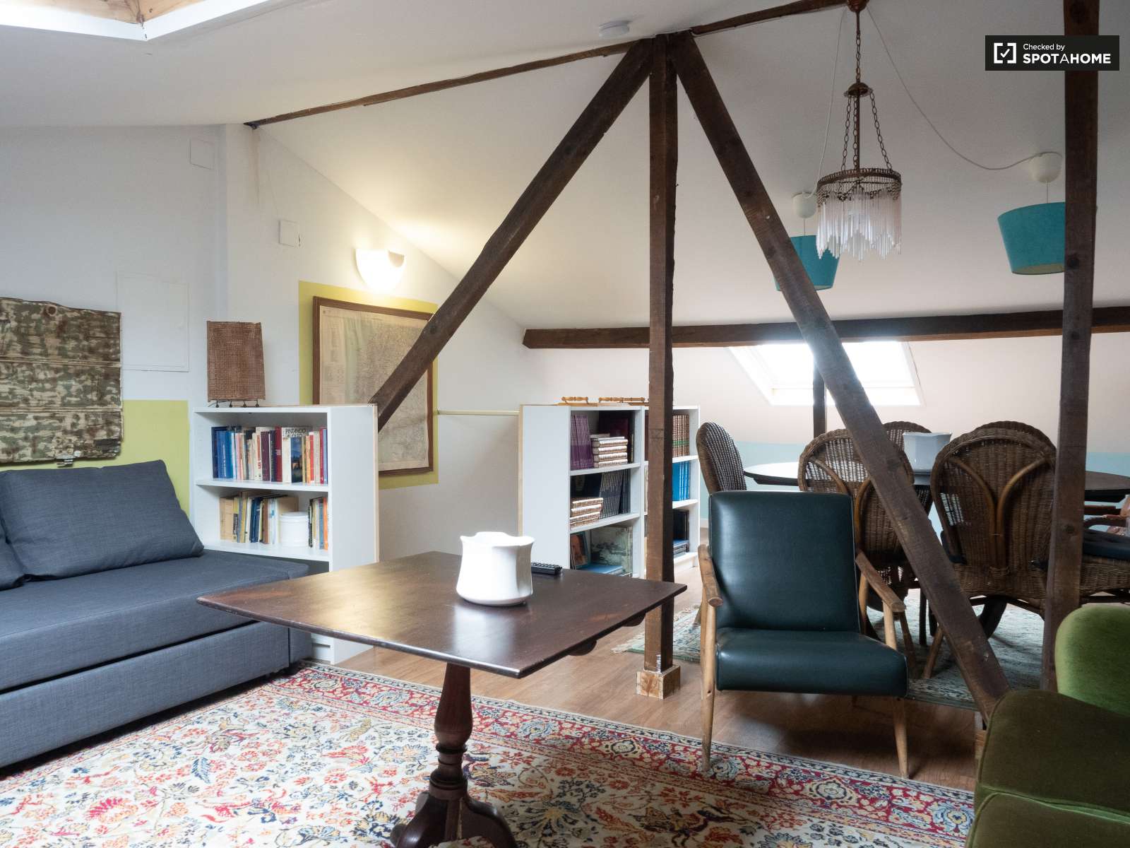 Chic 2-bedroom apartment for rent in Estrela