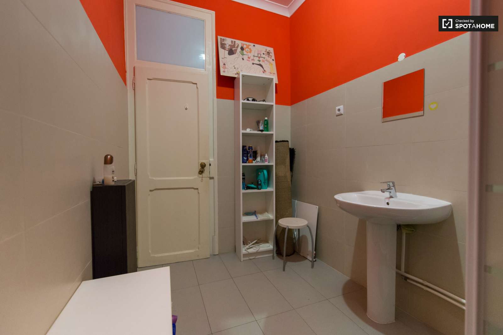 Double bed in Rooms for rent in modern 7-bedroom apartment in Avenidas Novas