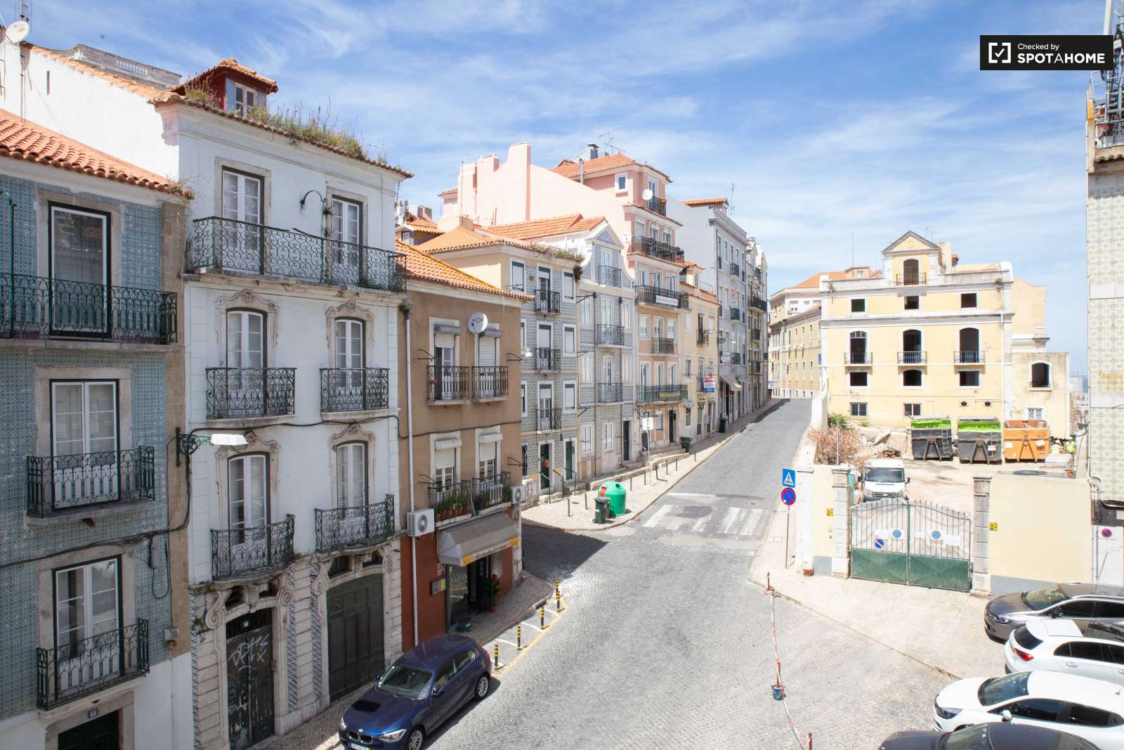 Renovated 3-bedroom apartment for rent in Graça e São Vicente